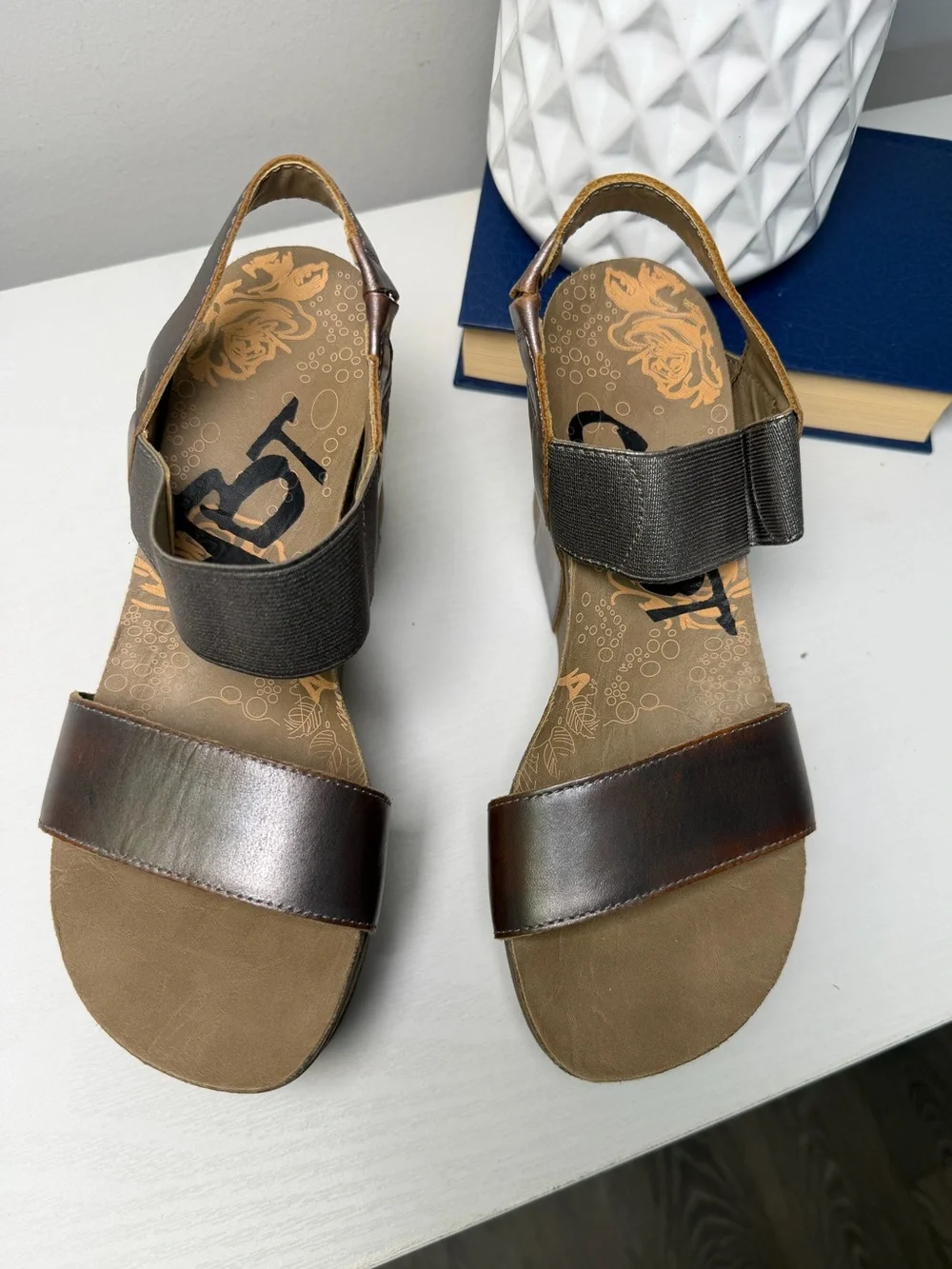 OTBT Women's Bushnell Wedge Sz 7M in Pewter/Bronze Leather